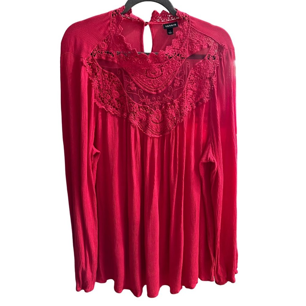 Torrid size 1(1X) pink lace appliqué feminine Boho keyhole back long sleeve top